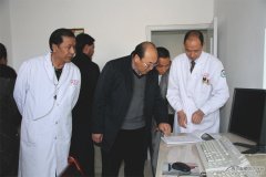 我会秘书长一行到贵德藏医院视察工作